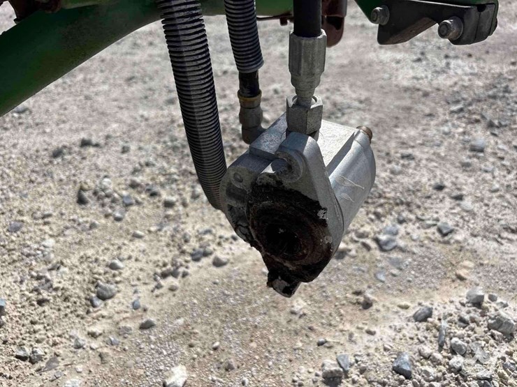 2018-john-deere-2500b-image-9