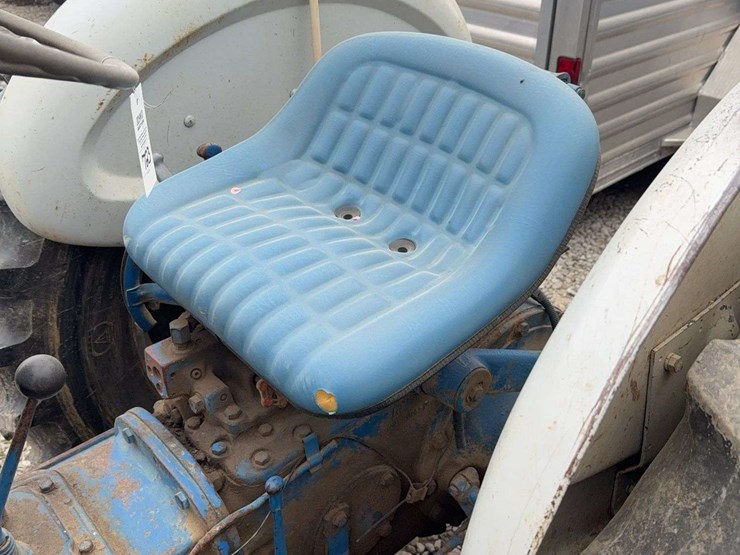 1965-ford-3000-image-8