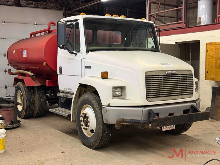 2001-freightliner-fl70-image-40