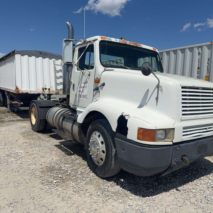 1995 INTERNATIONAL 8200