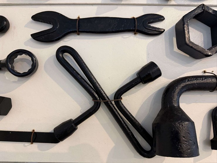 collection-of-metal-wrenches-image-7