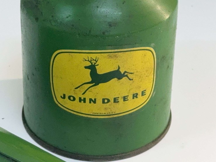 john-deere-oiler-can-with-model-e-engine-funnel-image-3