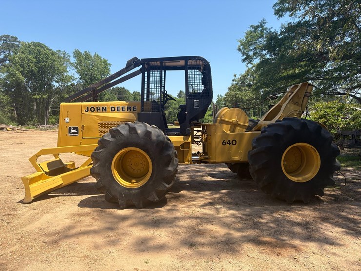 1983-john-deere-640-image-3