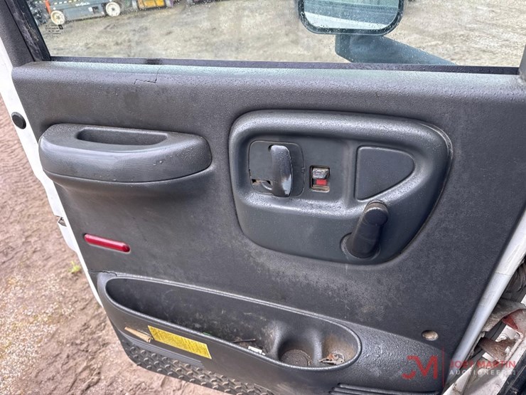 2003-gmc-c5500-service-truck-image-41