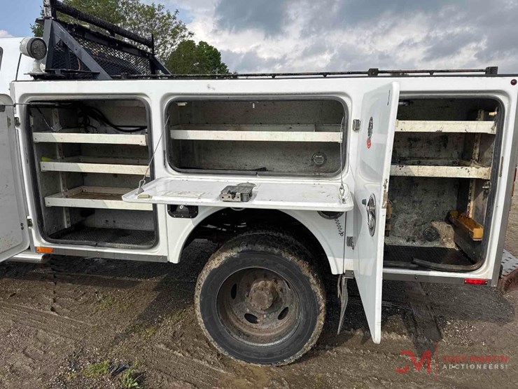 2011-ford-f550-xl-image-13