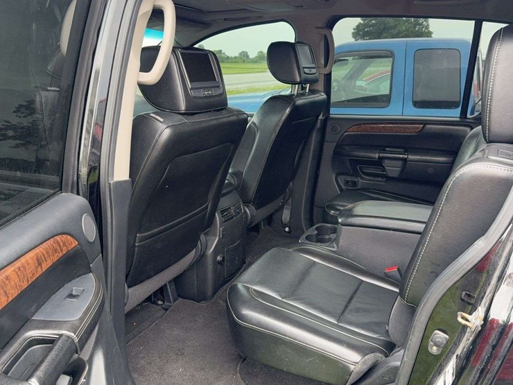 2013-nissan-armada-image-7