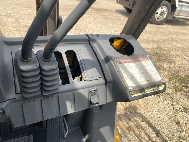 cat-gp15n-forklift-image-9