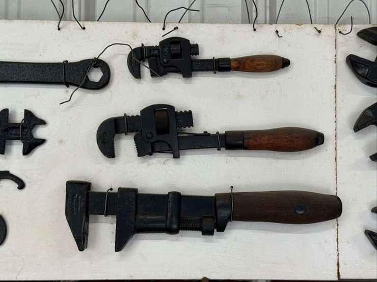 collection-of-cast-iron-wrenches-image-9