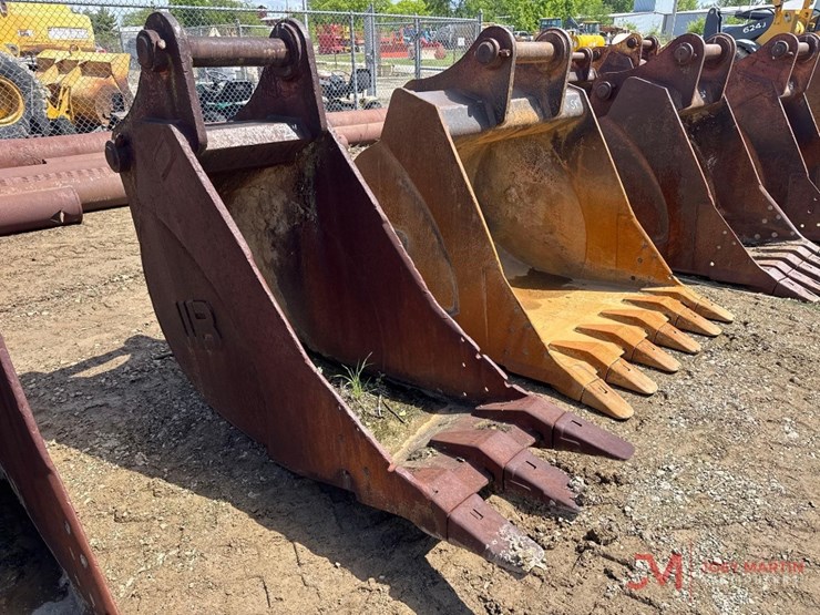wb-john-deere-330-or-deere-893-26"-excavator-tooth-bucket-image-1