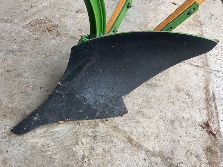 john-deere-right-hand-walking-plow-image-11