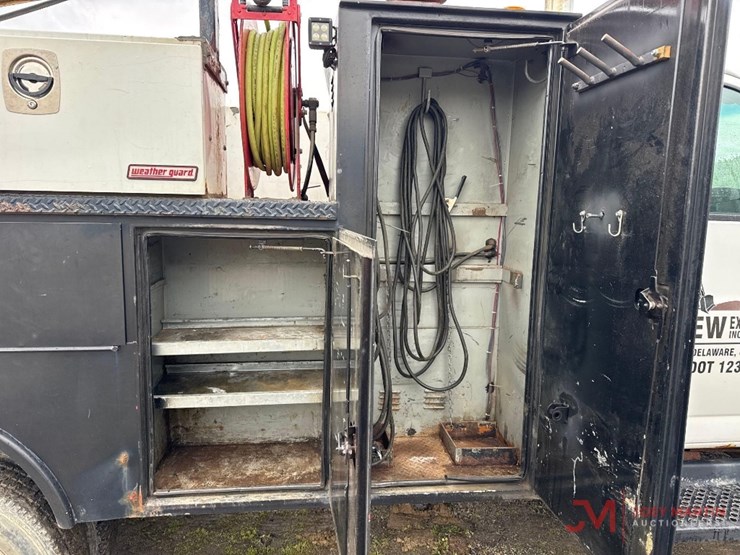 2003-gmc-c5500-service-truck-image-27