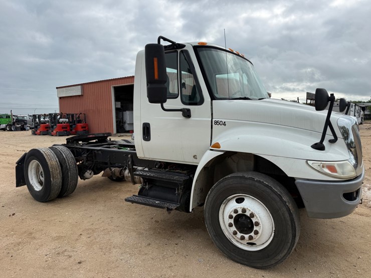 2019-international-durastar-4300-image-4