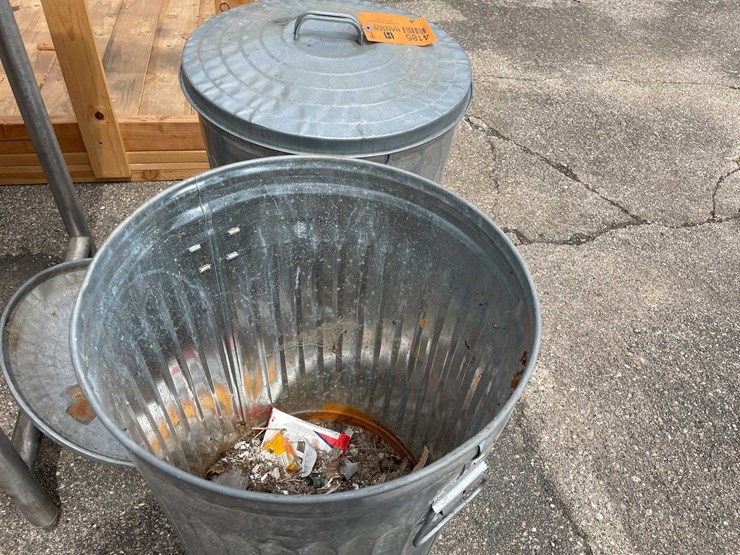 #4185-•-(2)-metal-trash-cans-with-lids-image-3