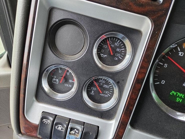 2015-kenworth-t800-image-23