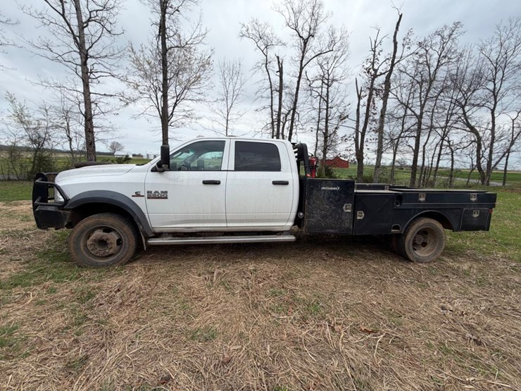 2014-dodge-ram-5500-image-3