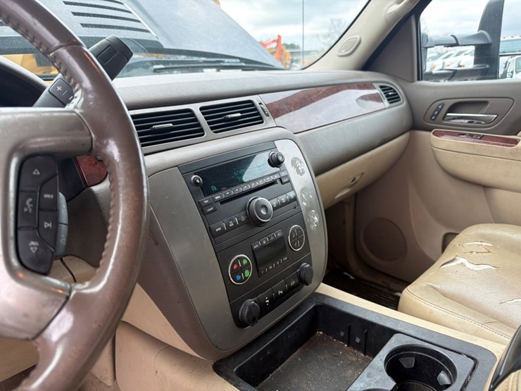2013-gmc-3500hd-image-10