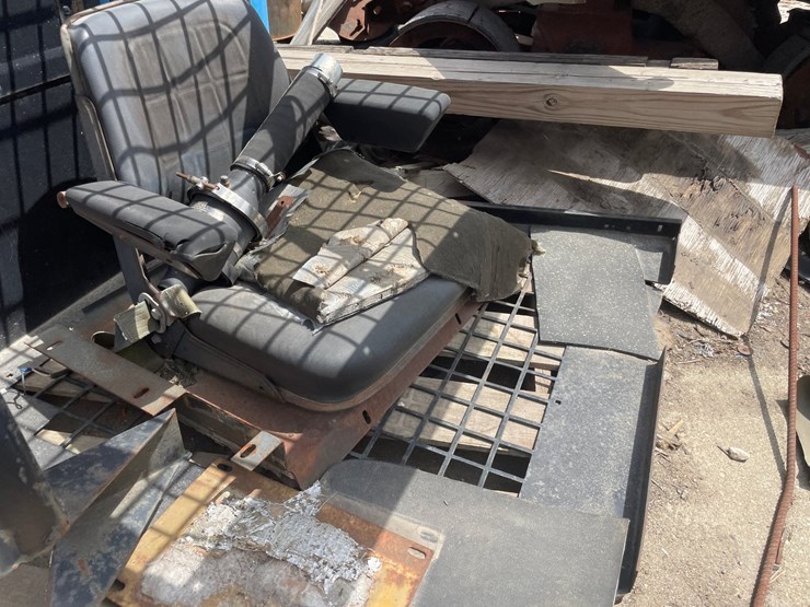 #6012-•-bobcat-skidsteer-body-image-7