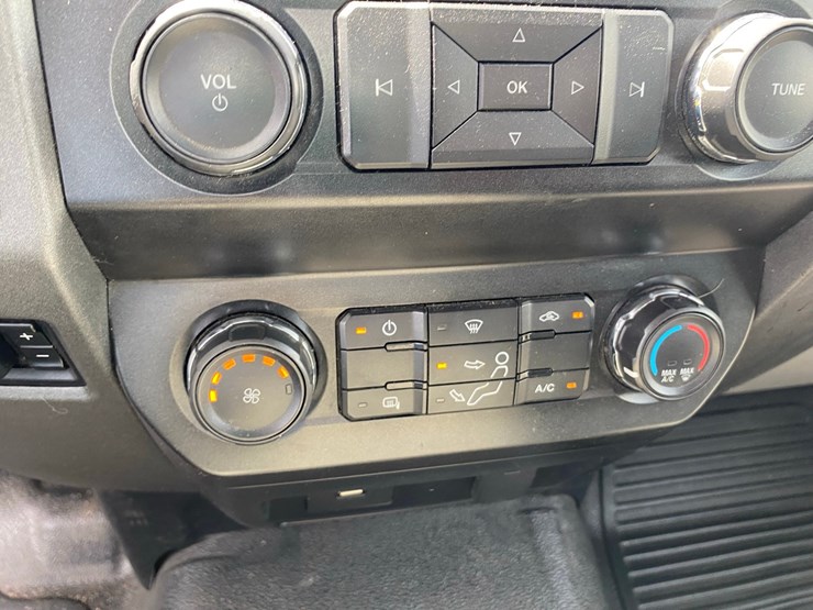 2019-ford-f-450-service-truck-image-49