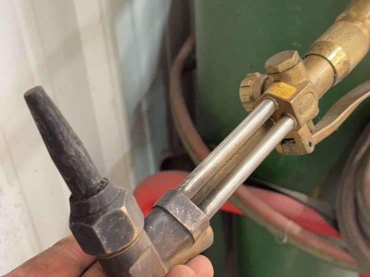 welding-cart-with-oxygen-and-fuel-gas-cylinders-image-9