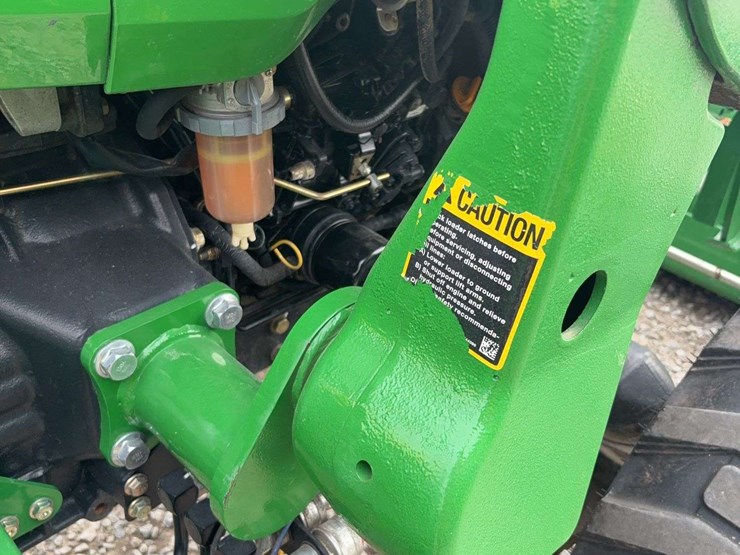 2015-john-deere-4105-image-19
