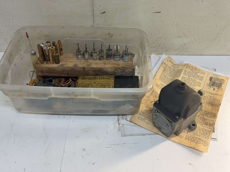fairbanks-morse-type-rv11-magneto-and-related-parts-image-1