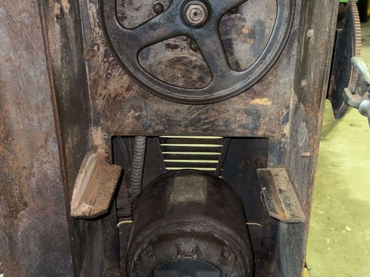 biro-aai-metal-cutting-band-saw-image-11