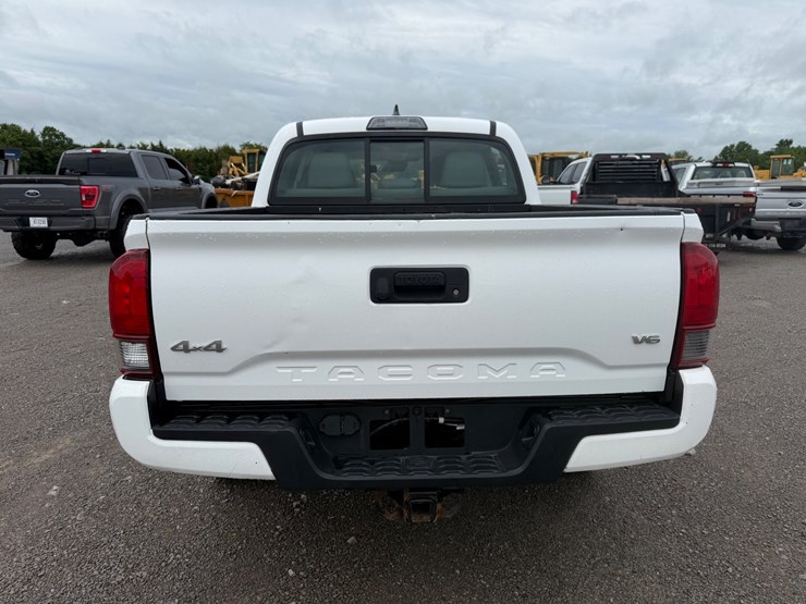 2018-toyota-tacoma-sr5-image-5