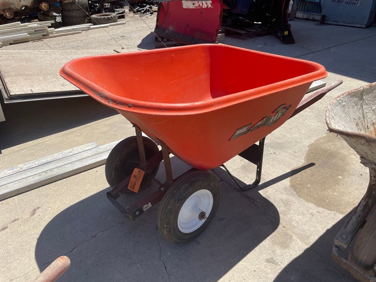 #6071-•-true-temper-wheelbarrow-image-1