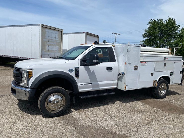 2019-ford-f-450-service-truck-image-3