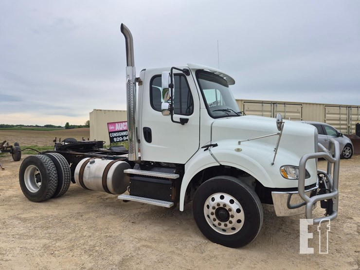 2018-freightliner-business-class-m2-112-image-6