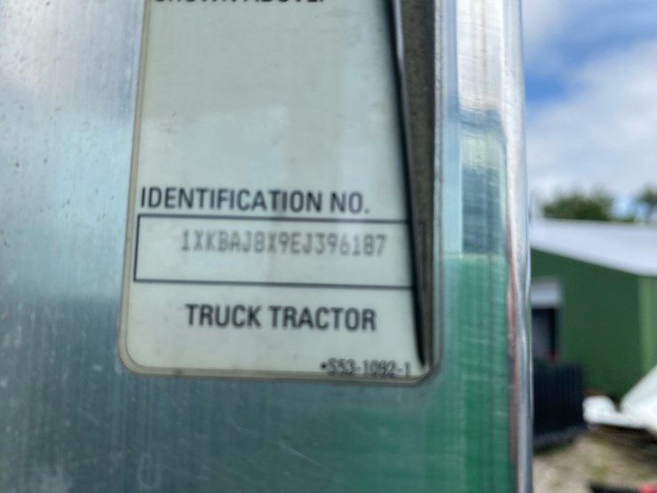 2014-kenworth-t400-single-axle-day-cab-semi-tractor-image-50