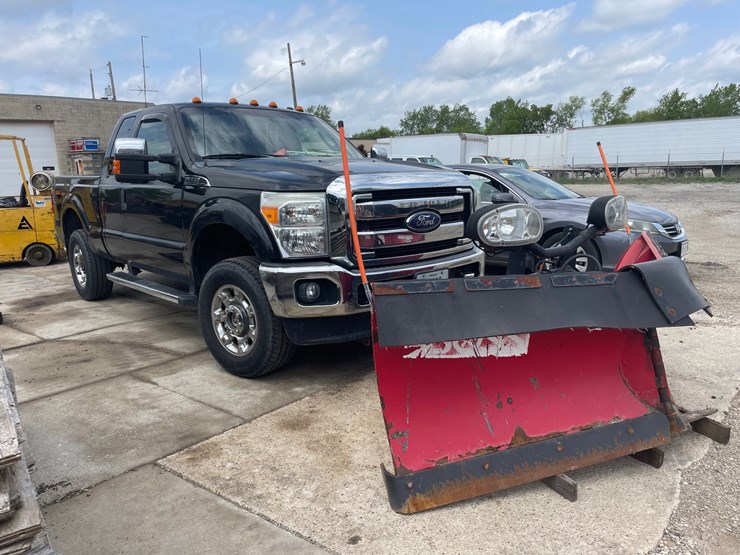 2015-ford-f250-xlt-image-2