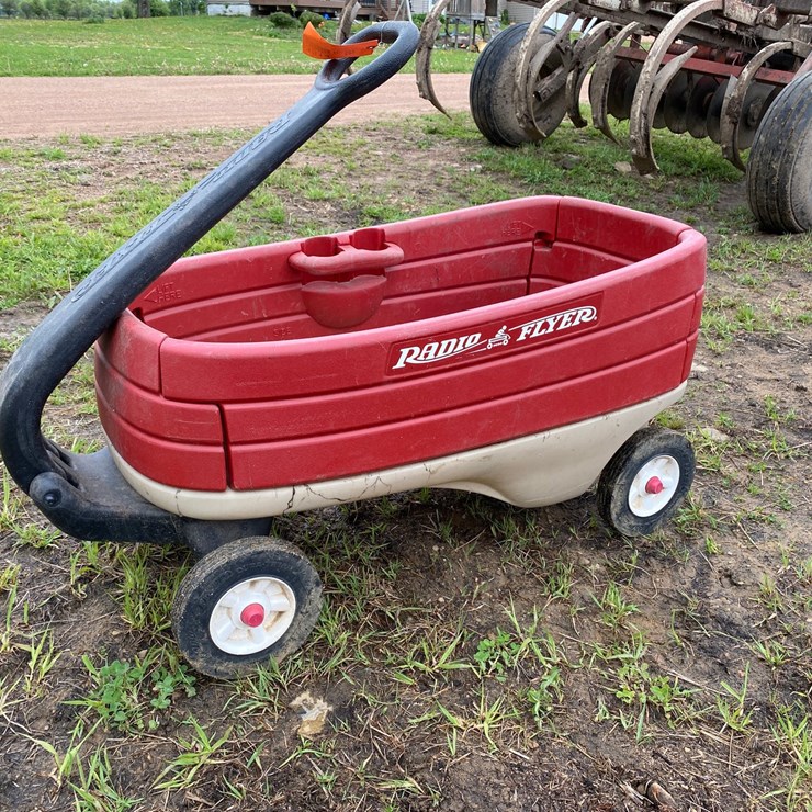 #3514 • Radio Flyer Poly 4-Wheel Wagon