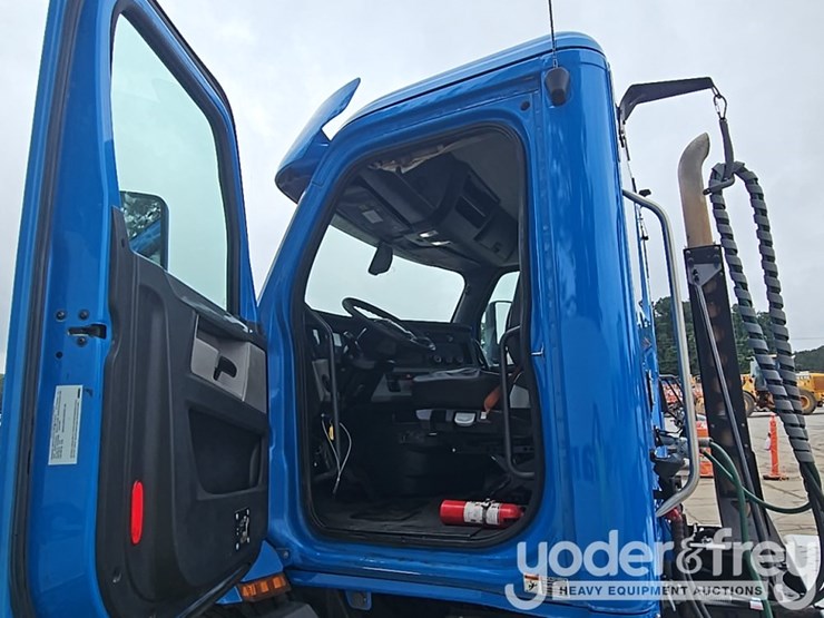 2019-freightliner-cascadia-116-image-26