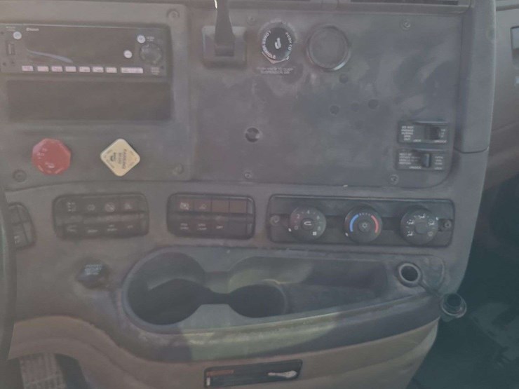 2014-freightliner-cascadia-125-image-9