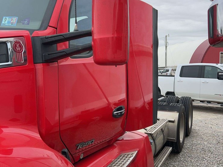2016-kenworth-t680-image-7