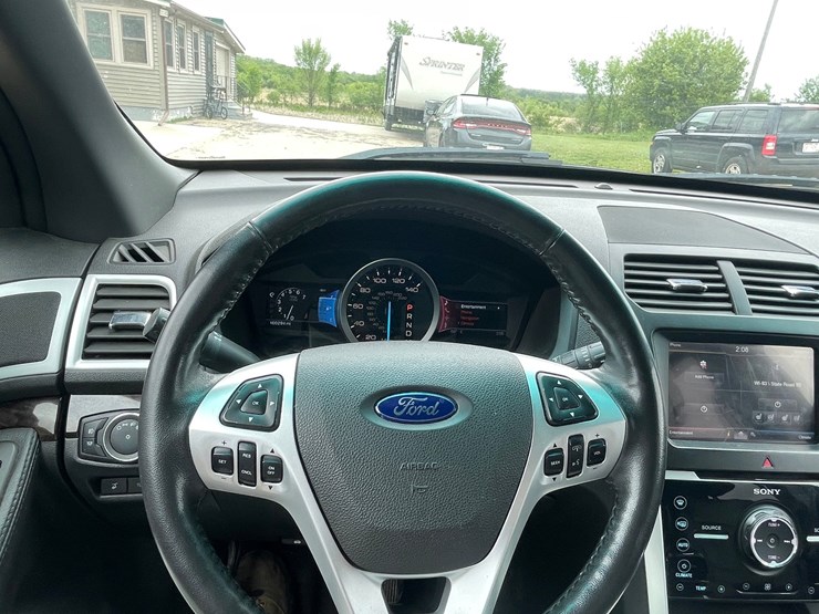 2011-ford-explorer-limited-image-49