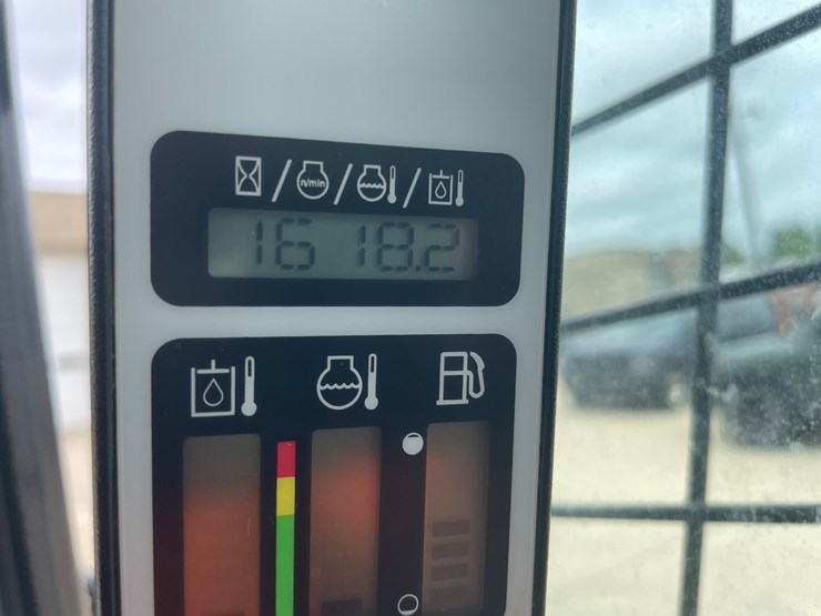 2019-new-holland-c232-image-35