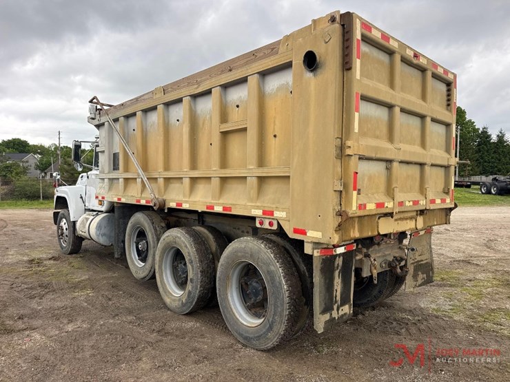 1988-mack-rd688s-image-4