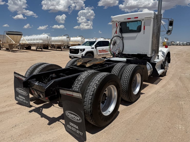 2016-kenworth-t800-image-4