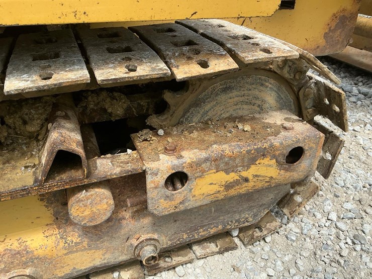 #121-•-2014-magnatrac-mh-7000-crawler-loader-image-73
