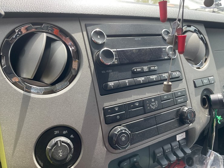 2015-ford-f250-xlt-image-32