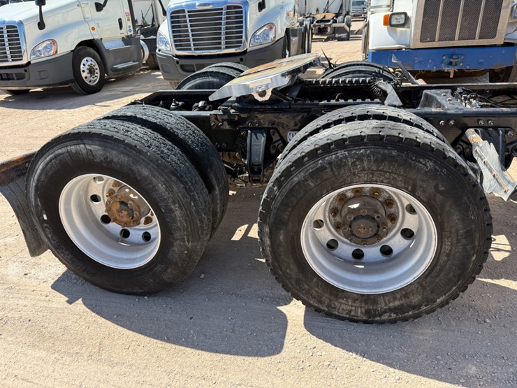 2017-peterbilt-579-image-6