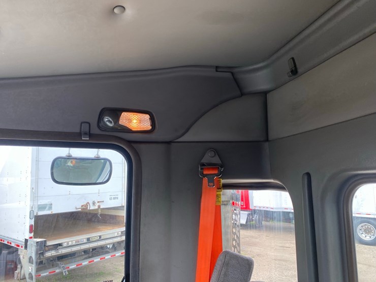 2014-kenworth-t400-single-axle-day-cab-semi-tractor-image-59