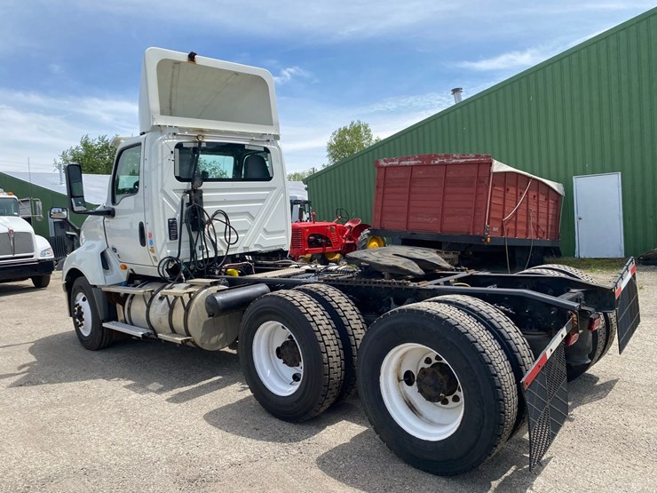 2019-international-lt625-day-cab-semi-tractor-image-6