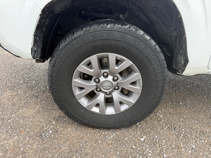 2018-toyota-tacoma-sr5-image-8