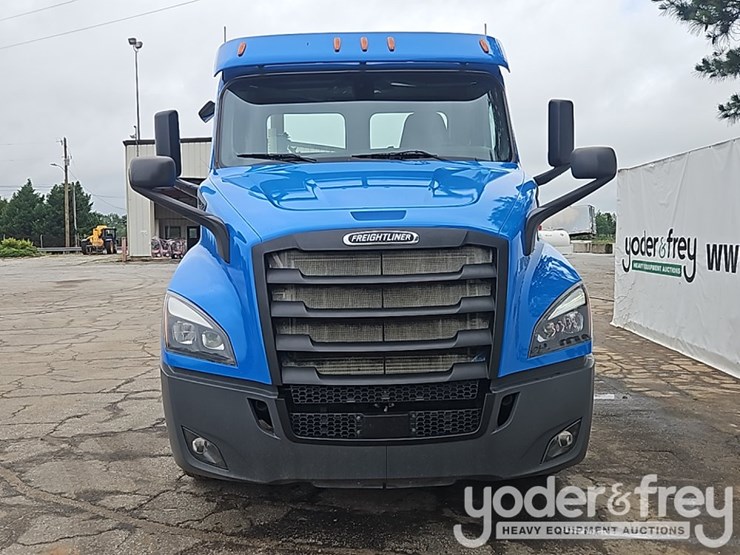 2019-freightliner-cascadia-116-image-8