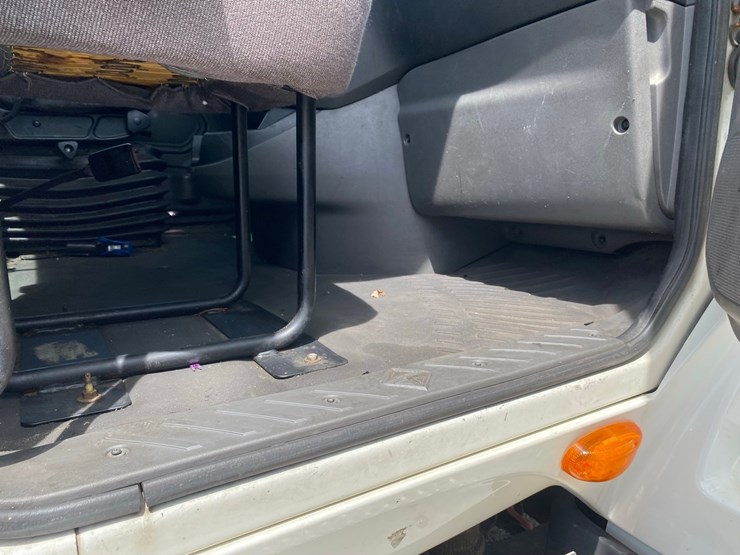 2019-international-lt625-day-cab-semi-tractor-image-59