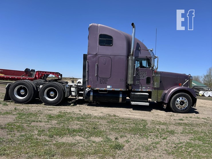 2000-freightliner-fld120-image-4
