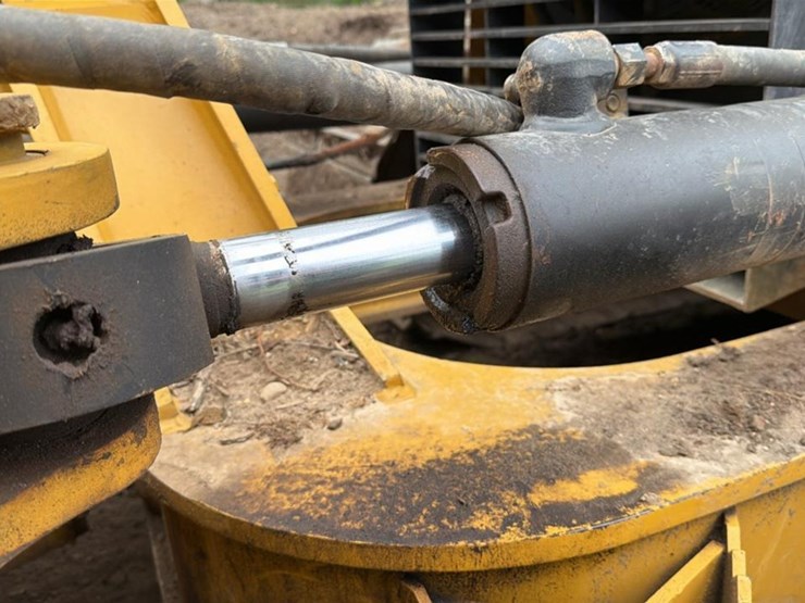 2018-caterpillar-d6k-image-29